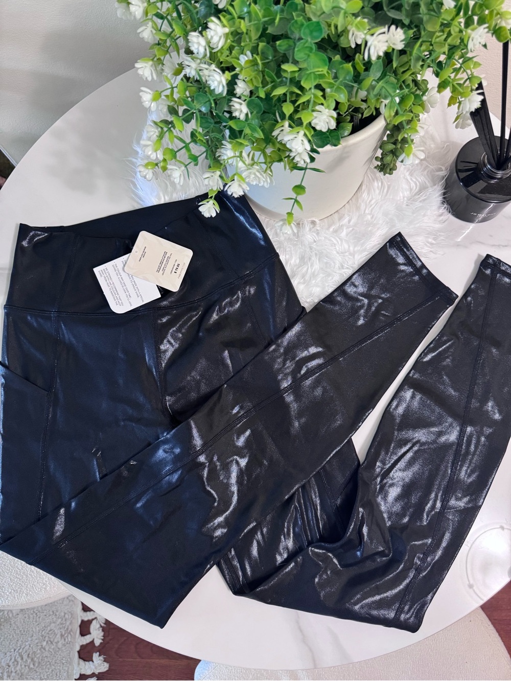 Fabletics Oasis PureLuxe High Waisted Legging Shiny Black Pockets Womens Small